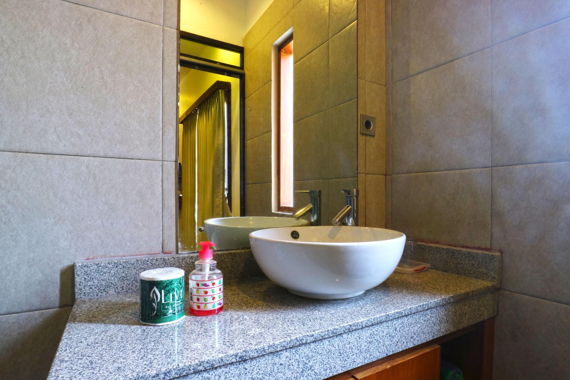 Saren Guest House Canggu Екстериор снимка