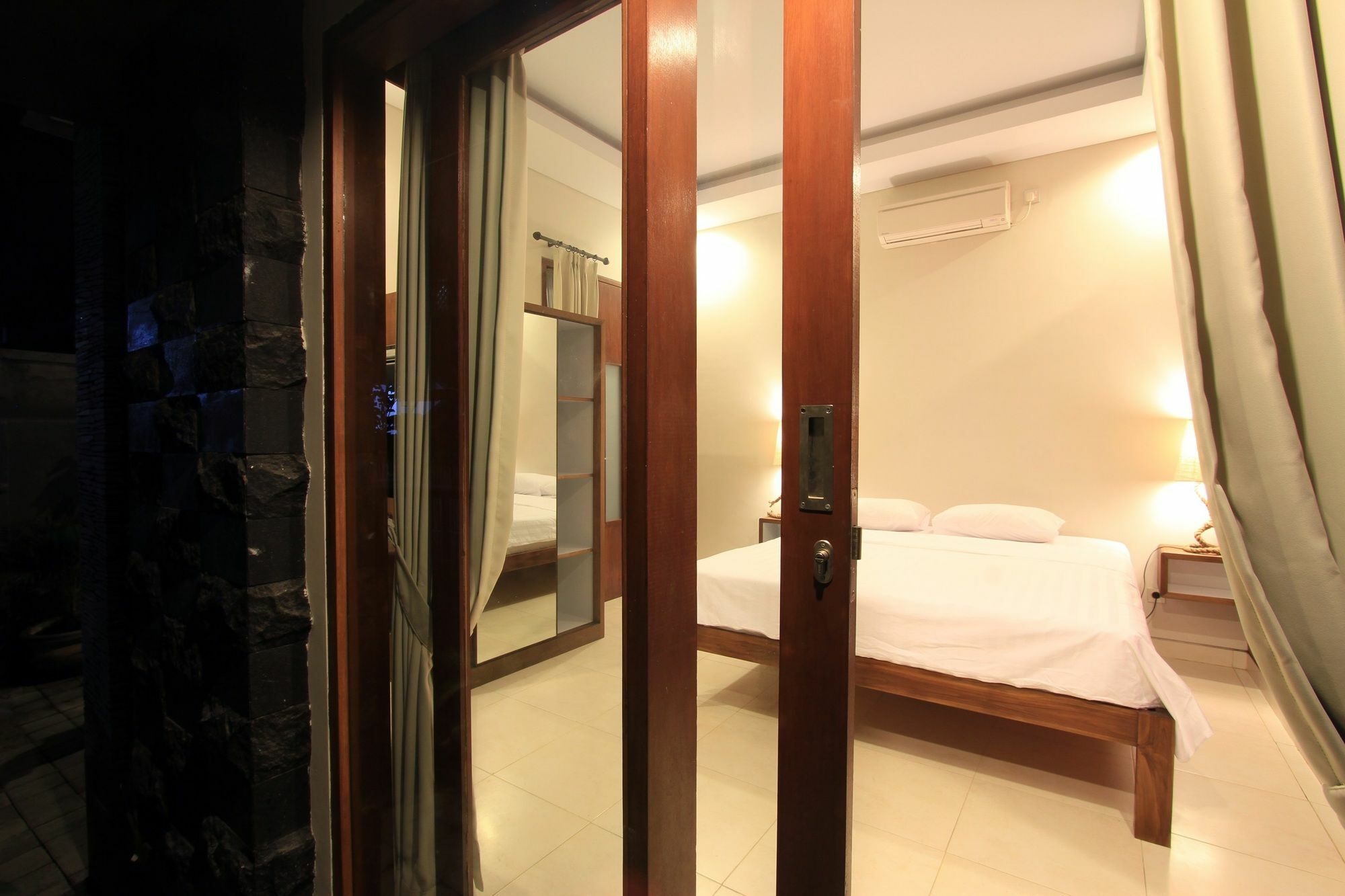 Saren Guest House Canggu Екстериор снимка